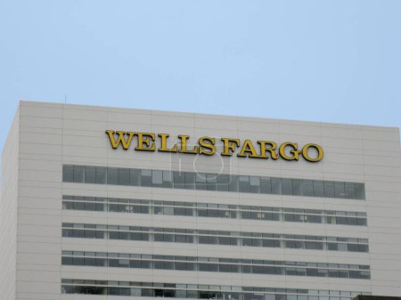 Téléchargez les photos : Wells Fargo Bank Building, vue rapprochée - en image libre de droit