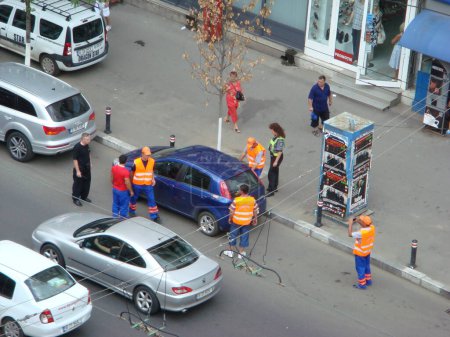 Foto de Rumania, Bucarest - 29 de julio de 2008: Vista aérea de s.c supercom s.a remolque de coches. - Imagen libre de derechos