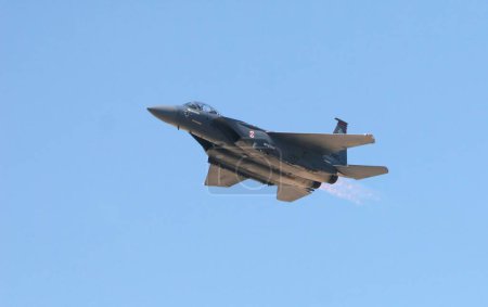 Foto de F-15 avión de combate en el cielo - Imagen libre de derechos