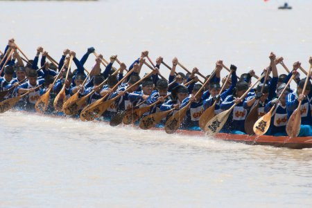 Téléchargez les photos : Concours de bateaux longs en Thaïlande - en image libre de droit