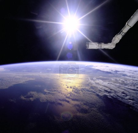 Foto de Brazo del robot sobre la tierra con el estallido del sol - Imagen libre de derechos