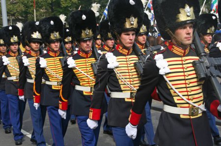 Téléchargez les photos : Hommes en uniforme à la cérémonie en hague - en image libre de droit