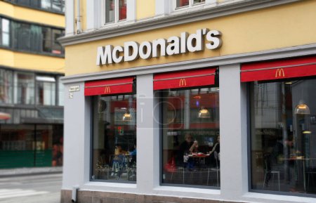Téléchargez les photos : McDonalds à Storgata à Oslo - en image libre de droit