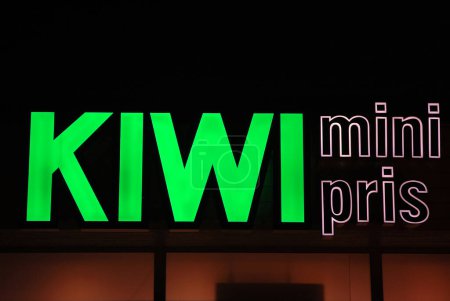 Téléchargez les photos : Panneau kiwi, vue rapprochée - en image libre de droit