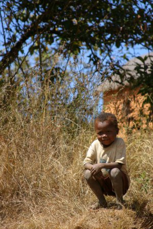 Téléchargez les photos : Jeune enfant à Madagascar - en image libre de droit