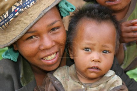 Foto de Madre e hijo en Madagascar - Imagen libre de derechos