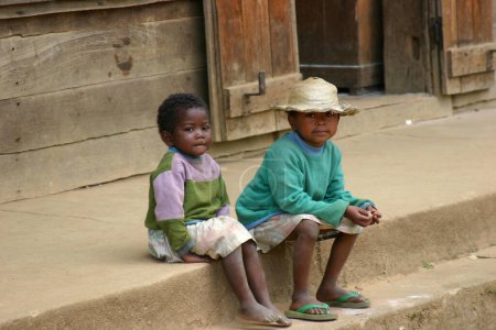 Foto de Lindo africano niños en Madagascar - Imagen libre de derechos