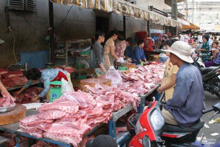 Foto de Carnicero en un mercado en Chinatown, Saigón - Imagen libre de derechos