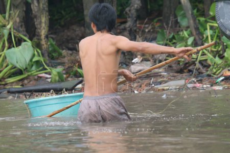 Téléchargez les photos : Pêche dans le Mékong - en image libre de droit