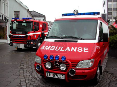 Foto de "Norwegian Ambulance and Firetruck." - Imagen libre de derechos