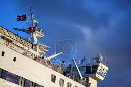 Foto de El ferry en la ciudad - Imagen libre de derechos