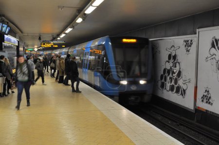 Foto de Personas en Estocolmo metro - Imagen libre de derechos