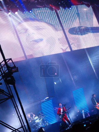 Foto de Muse tocando en vivo en el concierto en Italia - Imagen libre de derechos