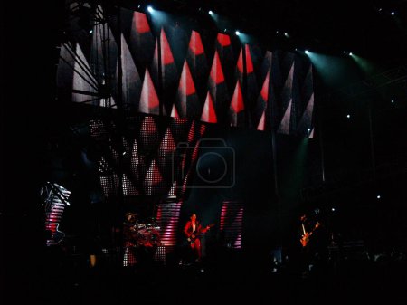 Foto de Muse tocando en vivo en el concierto en Italia - Imagen libre de derechos