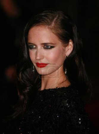 Photo for LONDON - NOVEMBER 27: Eva Green attends the World Premiere of 'The Golden Compass' at the Odeon Leicester Square on November 27, 2007 in London, England. - Royalty Free Image