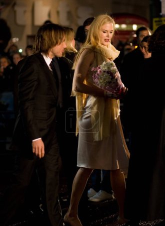 Téléchargez les photos : LONDRES - 27 NOVEMBRE : Nicole Kidman et Keith Urban assistent à la première mondiale de "The Golden Compass" à l'Odeon Leicester Square le 27 novembre 2007 à Londres, Angleterre. - en image libre de droit