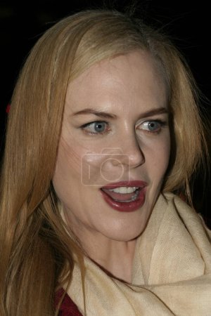 Photo for LONDON - NOVEMBER 27: Nicole Kidman attends the World Premiere of 'The Golden Compass' at the Odeon Leicester Square on November 27, 2007 in London, England. - Royalty Free Image