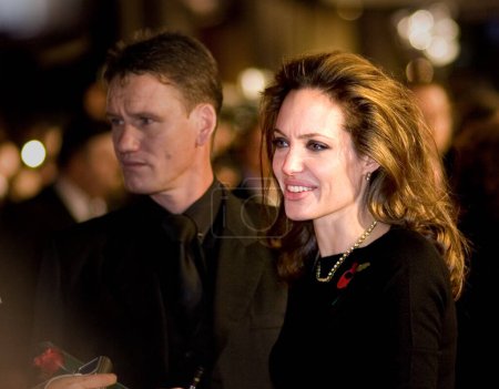 Foto de Angelina Jolie en el estreno europeo de Beowulf en el cine Vue el 11 de noviembre de 2007, Londres, Inglaterra. - Imagen libre de derechos