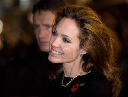 Foto de Angelina Jolie en el estreno europeo de Beowulf en el cine Vue el 11 de noviembre de 2007, Londres, Inglaterra. - Imagen libre de derechos