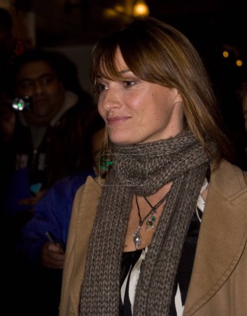 Téléchargez les photos : LONDRES - 15 NOVEMBRE : Sarah Parish arrive pour la soirée de presse "Desperately Seeking Susan" au Novello Theatre le 15 novembre 2007 à Londres. - en image libre de droit