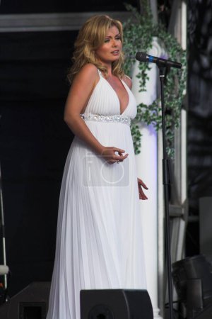 Téléchargez les photos : Katherine Jenkins en concert au Margam Country Park à Neath le 08 juillet 2007. - en image libre de droit