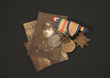 Téléchargez les photos : Photo d'un ancien combattant de la Grande Guerre avec médailles - en image libre de droit