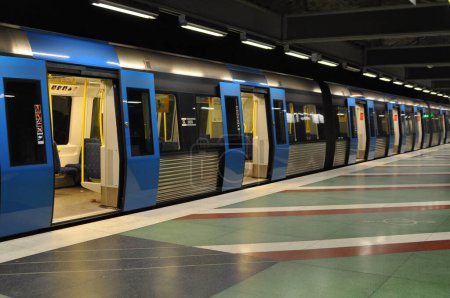 Téléchargez les photos : Personnes à Stockholm station de métro, Suède, Scandinavie, Europe - en image libre de droit