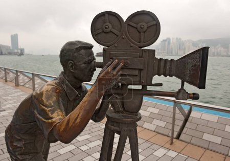 Téléchargez les photos : Bronze Cameraman statue in Hong Kong - en image libre de droit