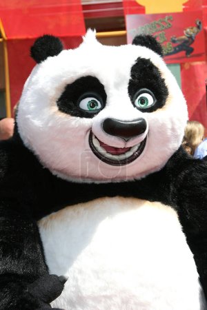 Téléchargez les photos : Po l'ours panda à la première du panda kung fu - en image libre de droit