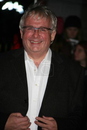 Téléchargez les photos : Christopher Biggins. Arrivée à la première européenne de 'Sweeney Todd' à l'Odeon Leicester Square le 10 janvier 2008 à Londres, Royaume-Uni - en image libre de droit