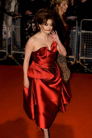 Téléchargez les photos : Helena Bonham Carter. Arrivée à la première européenne de 'Sweeney Todd' à l'Odeon Leicester Square le 10 janvier 2008 à Londres, Royaume-Uni - en image libre de droit