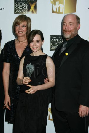 Photo for SANTA MONICA, CA - JANUARY 07: Actress Allison Janney, actress Ellen Page and actor J.K. Simmons at the 13th ANNUAL CRITICS' CHOICE AWARDS at the Santa Monica Civic Auditorium on January 7, 2008 in Santa Monica, California. - Royalty Free Image
