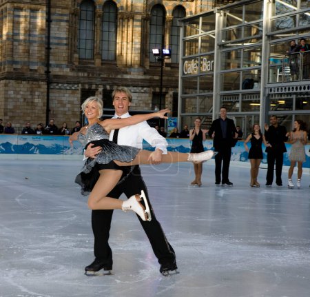 Foto de Suzanne Shaw asiste al lanzamiento de Dancing on Ice Press en el Museo Nacional de Historia el 07 de enero de 2008 en Londres, Inglaterra - Imagen libre de derechos