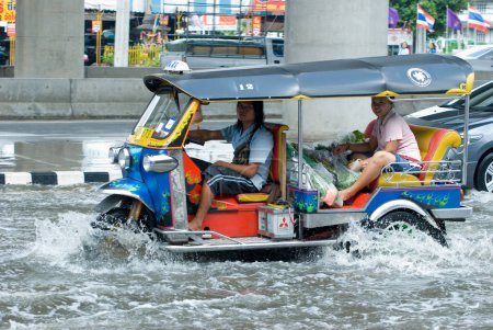 Téléchargez les photos : Mousson pluie à Bangkok, Thaïlande - en image libre de droit