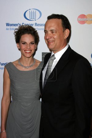 Foto de Hilary Swank y Tom Hanks en Saks quinta avenida noche inolvidable - Imagen libre de derechos