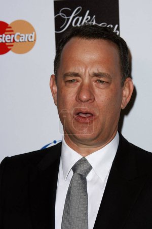 Téléchargez les photos : Tom Hanks à saks cinquième avenue soirée inoubliable - en image libre de droit