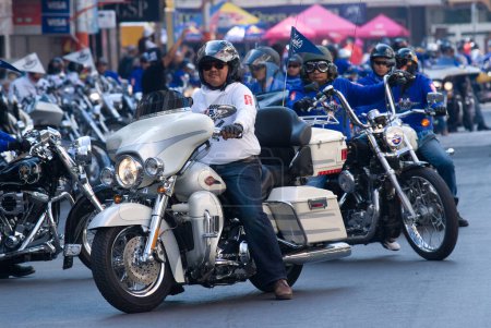 Téléchargez les photos : Défilé moto à Bangkok, Thaïlande - en image libre de droit