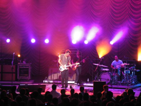 Téléchargez les photos : Le célèbre concert de John Mayer - en image libre de droit