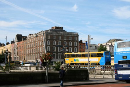 Téléchargez les photos : Vue de jour du paysage de rue de Dublin, destinations touristiques célèbres - en image libre de droit