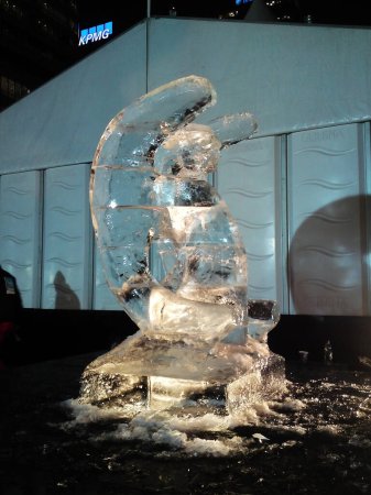 Téléchargez les photos : Festival de sculpture sur glace à Canary Wharf Londres 15 janvier 2010. - en image libre de droit