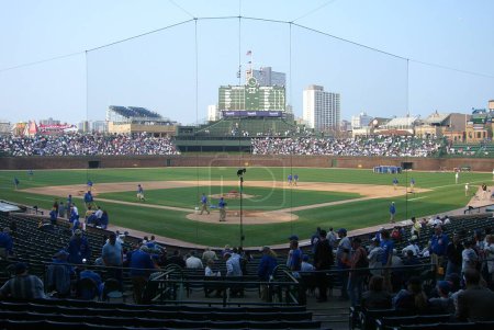 Foto de "Wrigley Field - Chicago Cubs ". Concepto de juego de béisbol - Imagen libre de derechos