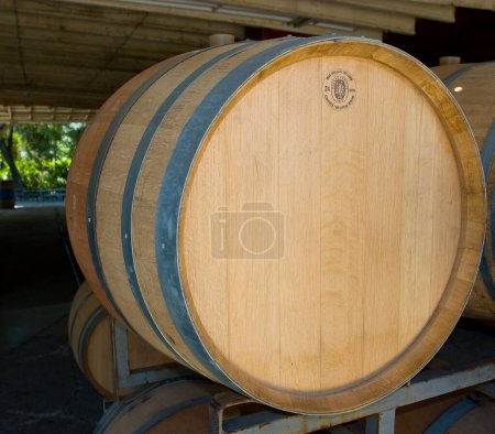 Téléchargez les photos : Tonneaux de vin fermer - en image libre de droit