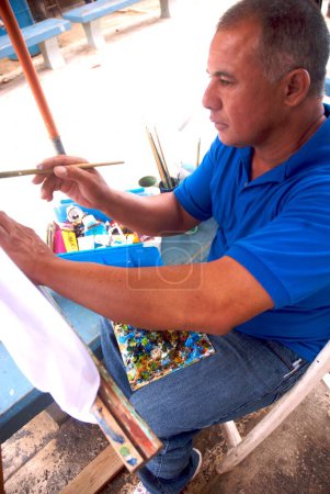 Foto de Hombre pintando en Puerto Rico - Imagen libre de derechos