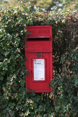 Foto de British Post Box, travel place on background - Imagen libre de derechos