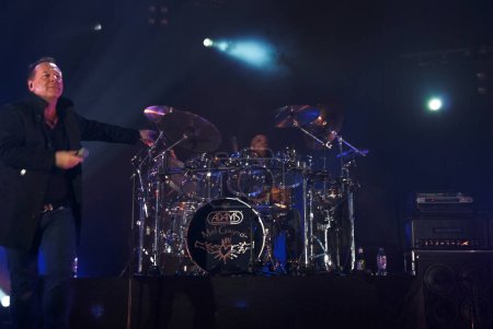 Foto de Banda de Simple Minds tocando en concierto - Imagen libre de derechos