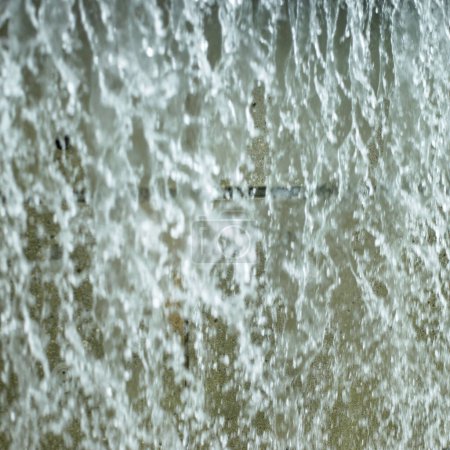 Téléchargez les photos : Fontaine à eau dans le parc, vue rapprochée - en image libre de droit