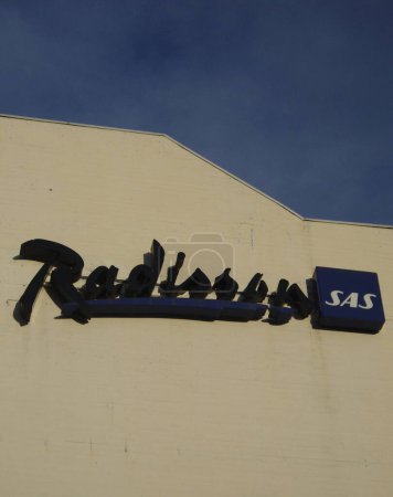 Foto de Logo Radisson SAS en el edificio - Imagen libre de derechos