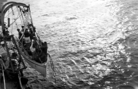 Téléchargez les photos : Vue du HMS Whitby 1958 - en image libre de droit
