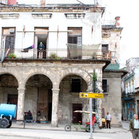 Foto de Vista de la vieja calle de la ciudad de La Habana, Cuba - Imagen libre de derechos