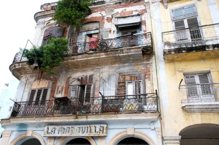 Foto de Vista de la vieja calle de la ciudad de La Habana, Cuba - Imagen libre de derechos